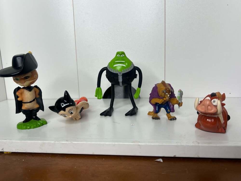 Vintage Mixed Lot of 5 Movie Promo Figures Puss in Boots Beast Pumbaa